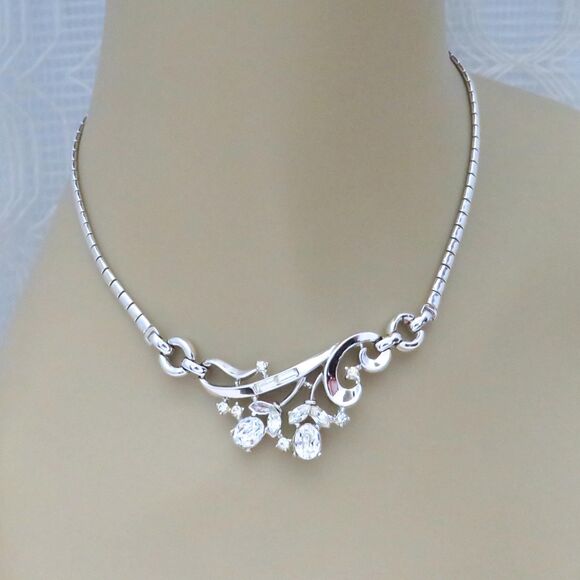 Vintage Trifari Silver Plated Rhinestone Choker Sparkly Necklace Swirl Design - Picture 1 of 7